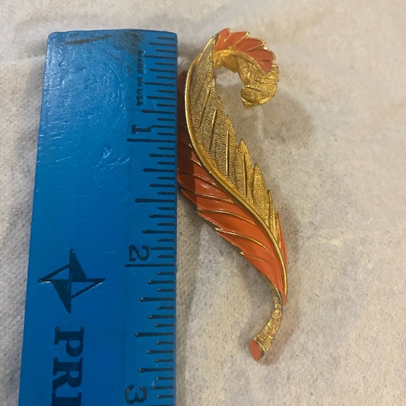 Unique 1950s Vintage Kramer Gold and Orange Feather Brooch - Picture 5 of 10